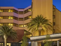 Lakes Hotel Hotele w: 