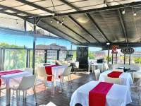 The Upperhouse Hotel Boutique Stay with City & River Views