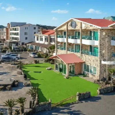 Jeju Kidsgajok Badatgahauseu Отели рядом с достопримечательностью «Гора Сонгаксан»