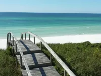 5-Bedroom Home Just 4.5 Min Walk to Dedicated Private Beach & 2 Community Pools - Badekar
