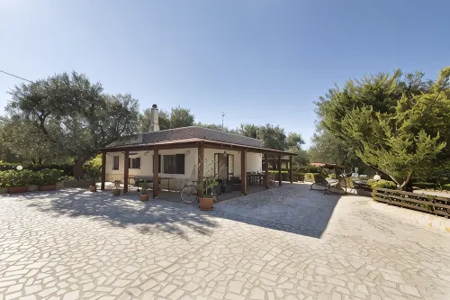 Spacious country house with pool, barbecue, family friendly! - Private Pools
