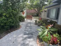 Central Location  Beach Access BBQ  Patio Cottage - Homestays