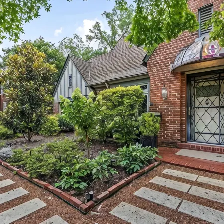 Stunning 3 bed, 3 bath house [sleeps 8] in Midtown, 2min drive to Rhodes College