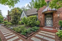Stunning 3 bed, 3 bath house [sleeps 8] in Midtown, 2min drive to Rhodes College