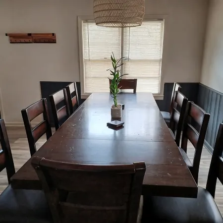 Urban Ranch, at the Treasure House .. 8 Bed 3 Bath 2 Kitchen + Basement Suite