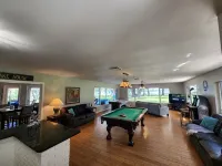 惠斯勒湖海灘度假屋，配有湖畔泳池 - 沙灘