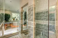 Exclusive House On Foothill with hot tub, sauna and jacuzzi. - 무료 와이파이