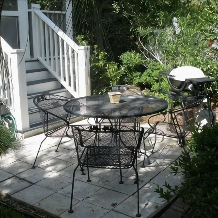 St Simons Coolest Dog Friendly Beach Bungalow with Private Heated Pool/Hot Tub!