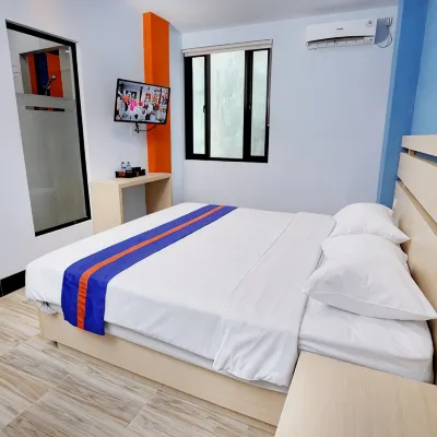 Budget Hotel by the Harbour Отели рядом с достопримечательностью «Пляж Carocok»