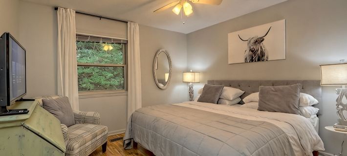 Creekside Hideaway: Private ,Sky Valley – Golf & Clubhouse Very Close Hotels in Rabun County