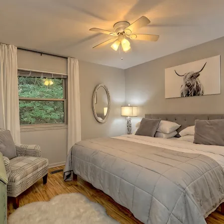 Creekside Hideaway: Private ,Sky Valley – Golf & Clubhouse Very Close