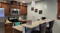 Renovated Guest House with Private Entrance and Parking – Perfectly Located! - Lejligheder