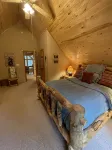 Nestled in the pines on 2 acres, secluded, close-to-nature house. Pet-Friendly! - balcón