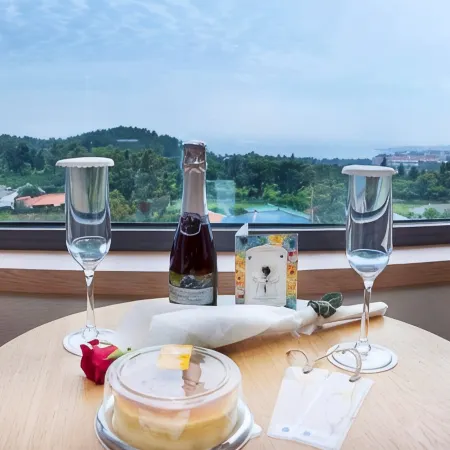Benikea Jungmun Hotel Отели рядом с достопримечательностью «Тематический парк Chocolate Land»
