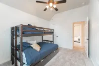 Brand New Pool & Spa! 4-Bdr Home in the Woodlands TX, Sleeps 10 - Private Pools