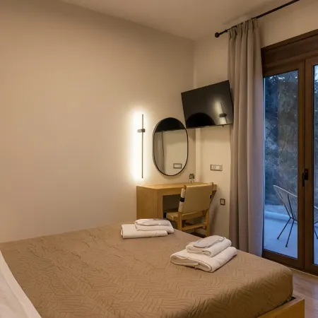Villa Wisdom - Elegant & Homely with Pool, Galatas