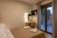 Villa Wisdom - Elegant & Homely with Pool, Galatas - Villaer