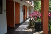 Wood Side Tour Inn - Guest houses