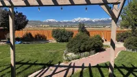 HOT TUB, AC,MOUNTAIN VIEW, OUTDOOR DINING AREA & PET FRIENDLY, EV plug - Mountain view