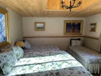 Breathtaking Views of Yellowstone on the Yellowstone River in a Luxury Lodge! - Balkoner