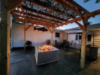 NEW! Royal Bungalow Lake House W/ Lake view & access - Canadian Lakes