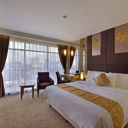 Grand Tjokro Jakarta Отели рядом с достопримечательностью «Университет Таруманагара»