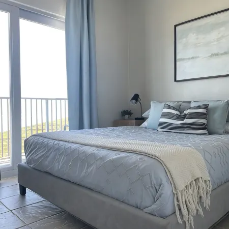 BEAUTIFUL CONDO - AMAZING BEACH VIEW FROM PRIVATE BALCONY