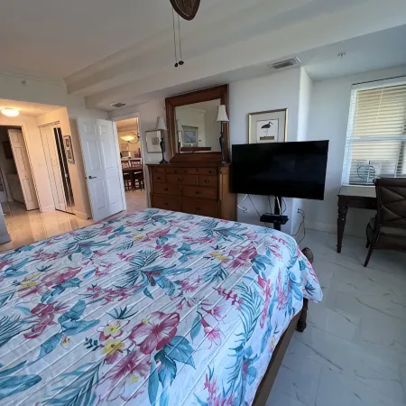 Oceanfront Tranquility in Surf Club, Intracoastal Access, pools, gym, hot tub