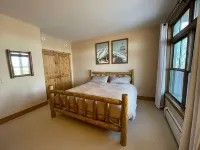 Ski In / Ski Out Treetops Home with Outdoor Private Spa Hotels in Stratton Mountain