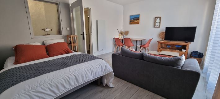 Beautiful renovated apartment in the heart of Concarneau - Private parking - WIFI Hotele w: Concarneau