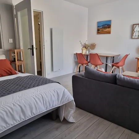 Beautiful renovated apartment in the heart of Concarneau - Private parking - WIFI