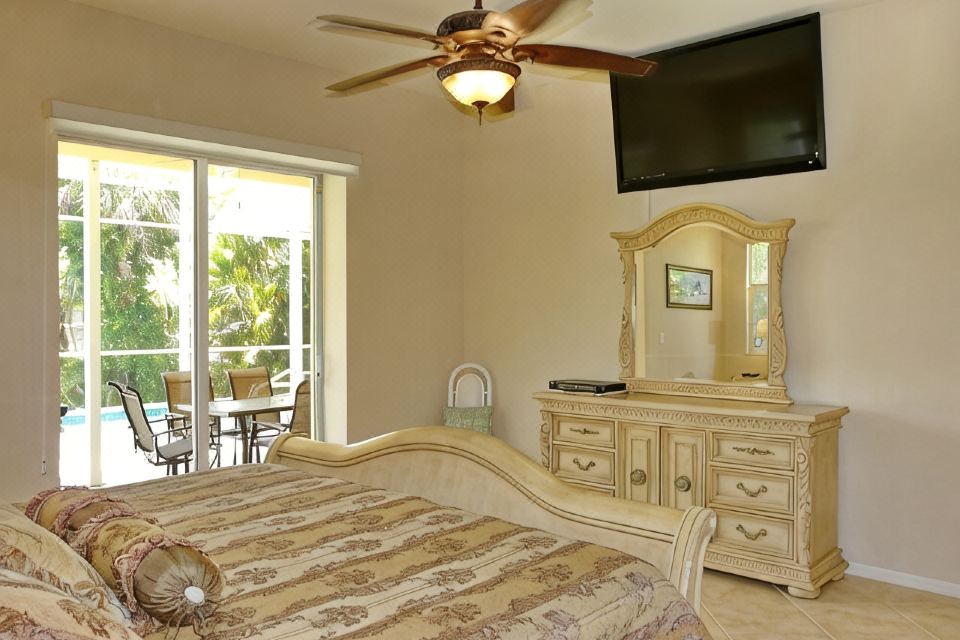 Photo 3 of 6