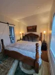 Scott Street Historic Haven - 6 min drive to Notre Dame - 3-Star