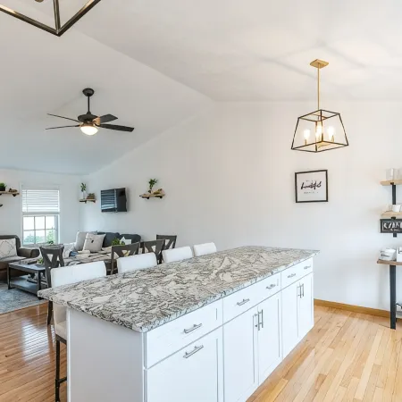 Fun 3 Bedroom Home with Gameroom near Ark!!