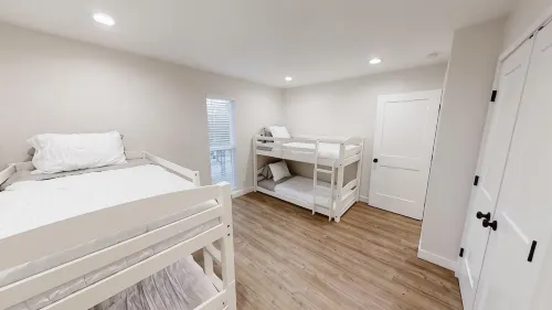 Modern and Cozy 4-bedroom home - Homestays