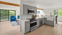 Renovated-Spacious Home Ideally Located in the Middle of Stowe - Jacuzzi