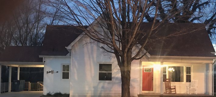 CLOSE TO ARK, SPARKLING CLEAN, BIG FAMILIES, CABLE, KING BED, BACK YARD Hotels in Williamstown