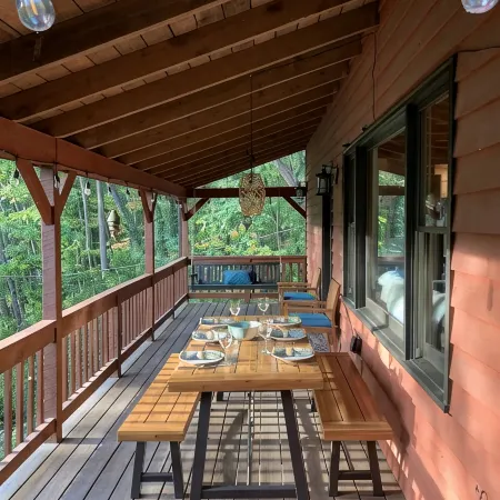 Red Stone Retreat-10 Min to Asheville, Game Room, Firepit, Quiet and Secluded