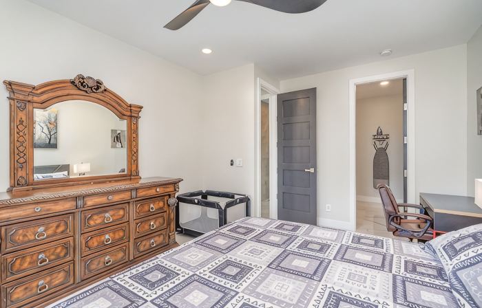 All New spacious cozy in-law suite 1BD minutes to highway 485 & 74