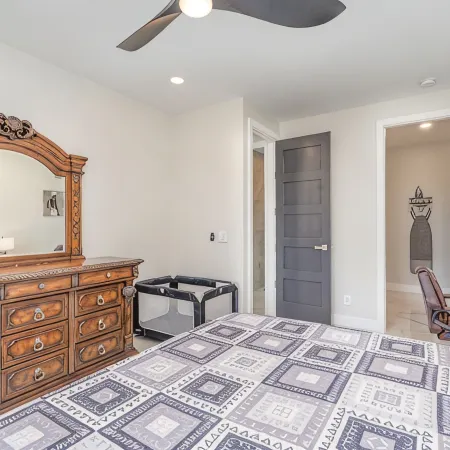 All New spacious cozy in-law suite 1BD minutes to highway 485 & 74