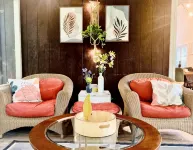 Tranquil Chalet Retreat, Short Walk to Lake & Pool - con encanto