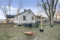Urban Oasis: A Charming Downtown Retreat with Game Room, Firepit and Yard Games - 4-Star