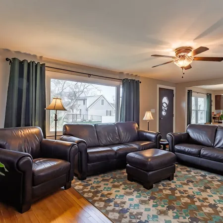A spacious modern elegant 3 bedroom Ranch, Whole House located in South Nashua.