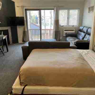 Attitash Mountain Resort Condo- 3 Floors, Sleeps 12- Story Land, Ski, Shop, Golf Rooms