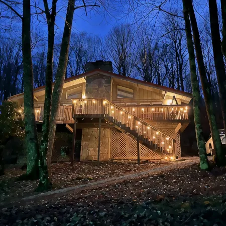 Spacious 3BR/3BA Cabin Only 0.5 Miles From Slopes!