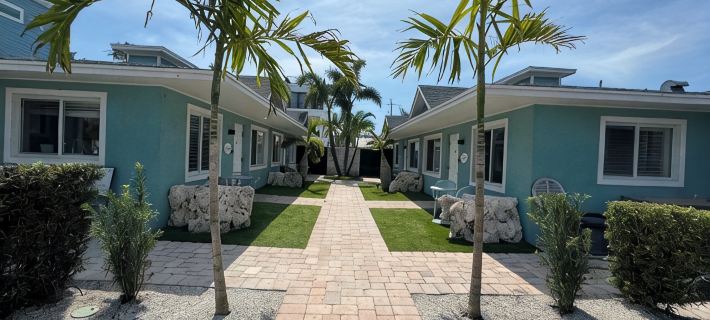 "St.John"-Ami Villa-2Br 2BA• 2Blks2Beach • Tranquil-1 Story-Courtyard-Beach Gear Hotels in Bradenton Beach