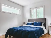 Lakeside Sunrise Cottage with hot tub Hotels in Alburgh