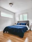 Lakeside Sunrise Cottage with hot tub