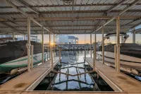 Reel Oasis, family-friendly, pet friendly, pool, boat slip, golf and on lake LBJ - 私人泳池