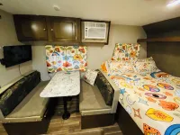 HideOut in The Highlands 15min from Skyline TrailWalking distance from Sunsets - 3-Star